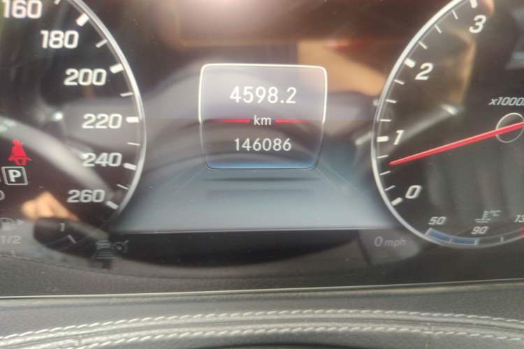 Used Mercedes-Benz S-Class 2019 S 450 L 4MATIC Odometer Close Up