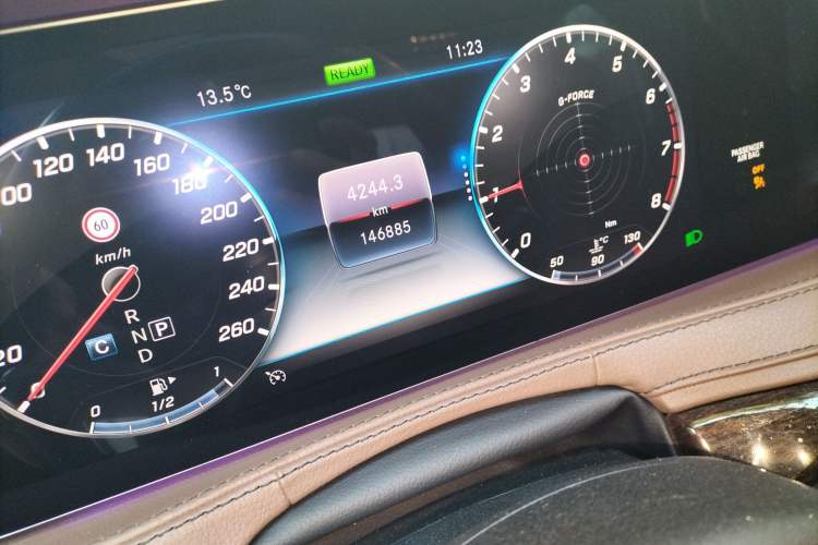 Used Mercedes-Benz S-Class 2019 S 320 L Odometer Close Up
