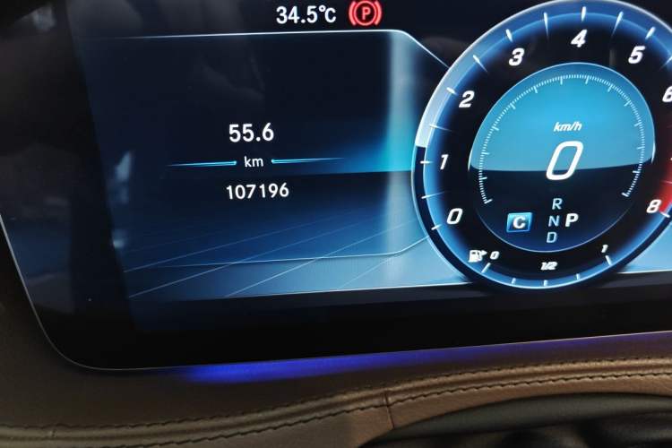 Used Mercedes-Benz S-Class 2019 S 450 L 4MATIC Odometer Close Up