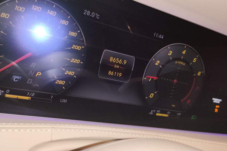 Used Mercedes-Benz S-Class 2019 S 450 L 4MATIC Odometer Close Up
