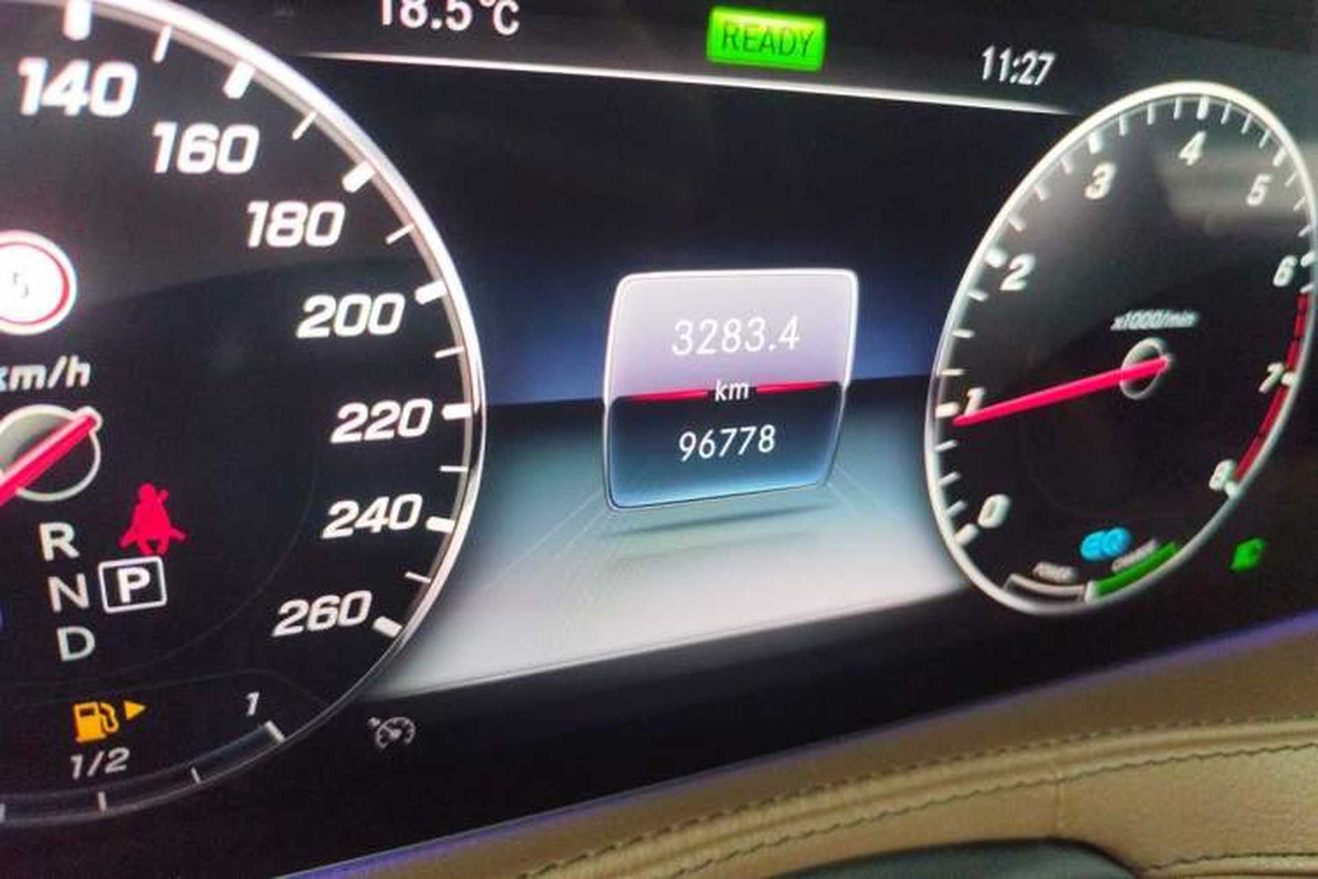 Used Mercedes-Benz S-Class 2019 S 320 L Odometer Close Up