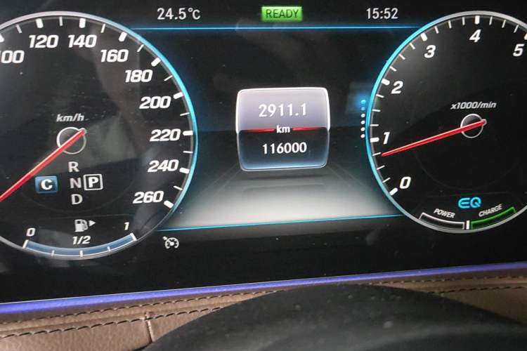 Used Mercedes-Benz S-Class 2019 S 320 L Odometer Close Up