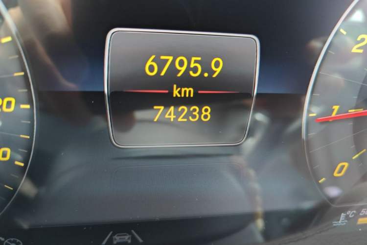 Used Mercedes-Benz S-Class 2019 S 350 L Prestige Model Ultimate Collection Odometer Close Up