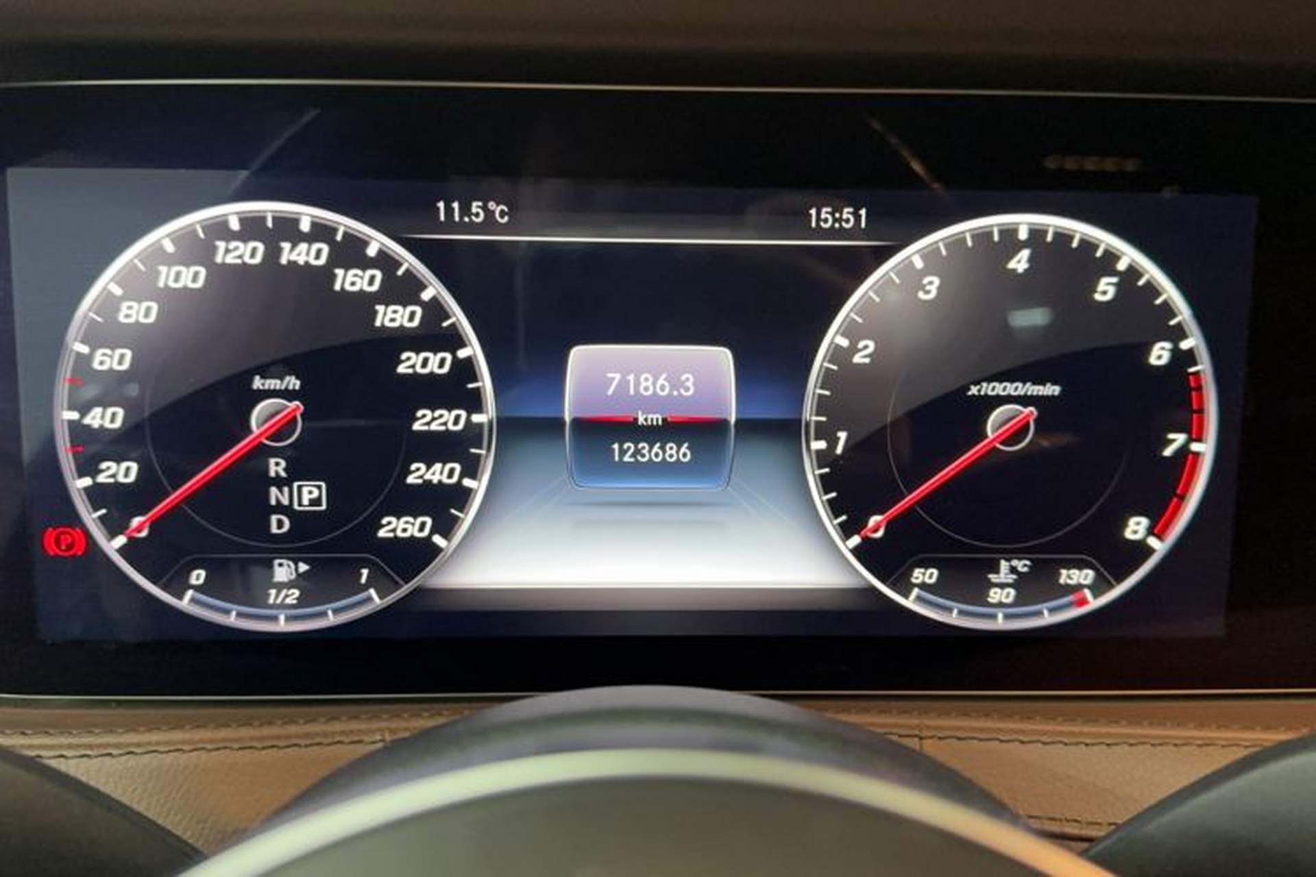 Used Mercedes-Benz S-Class 2019 S 450 L Odometer Close Up