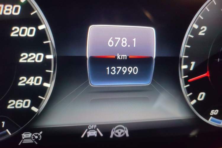 Used Mercedes-Benz S-Class 2019 S 450 L 4MATIC Odometer Close Up