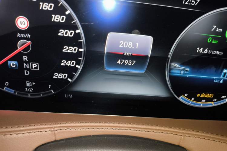 Used Mercedes-Benz S-Class 2019 S 320 L Odometer Close Up