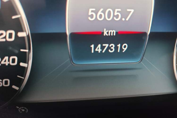 Used Mercedes-Benz S-Class 2019 S 320 L Odometer Close Up