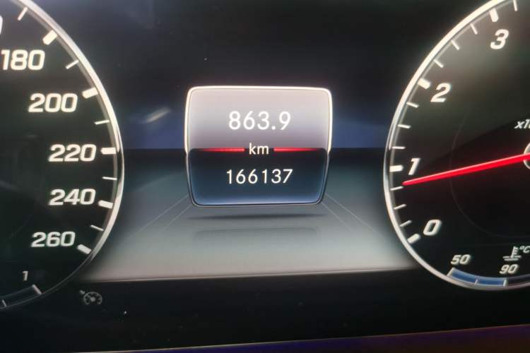 Used Mercedes-Benz S-Class 2019 S 350 L Luxury Edition Prestige Edition Odometer Close Up