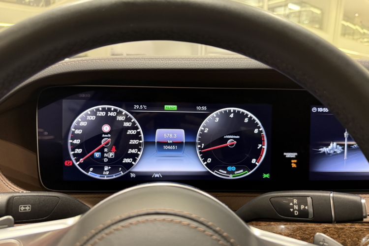 Used Mercedes-Benz S-Class 2019 S 320 L Prestige Edition Odometer Close Up