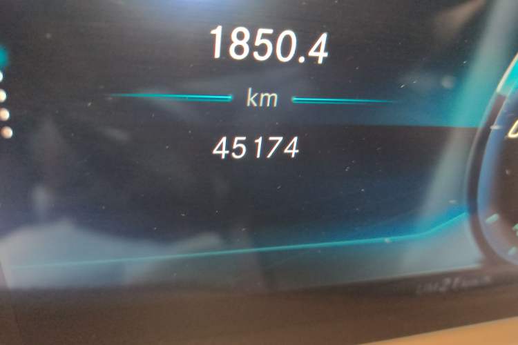 Used Mercedes-Benz S-Class 2019 S 320 L Odometer Close Up