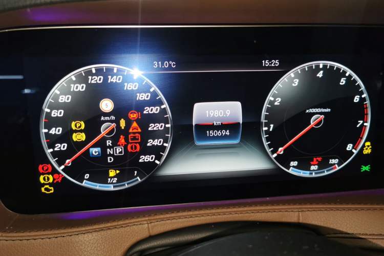 Used Mercedes-Benz S-Class 2019 S 350 L Luxury Edition Prestige Edition Odometer Close Up
