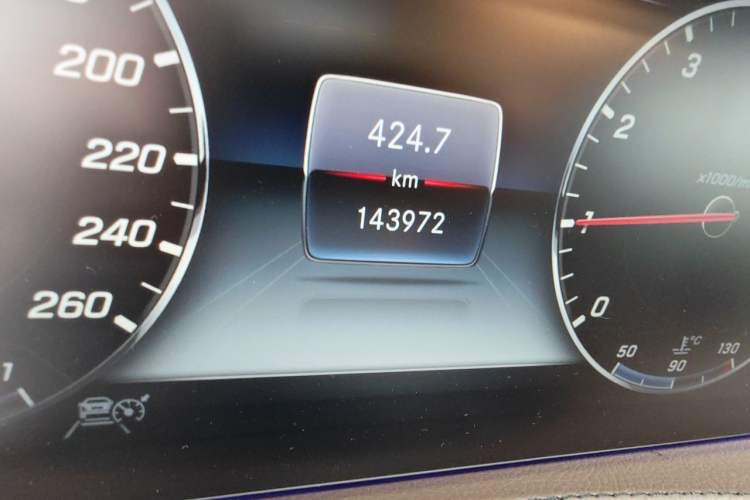 Used Mercedes-Benz S-Class 2019 S 450 L 4MATIC Exclusive Edition Odometer Close Up