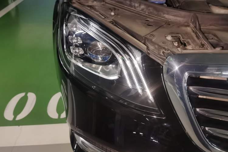 Used Mercedes-Benz S-Class 2019 S 350 L Executive Edition Right Front Headlight