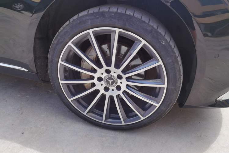 Used Mercedes-Benz S-Class 2019 S 320 L Right Front Wheel Hub