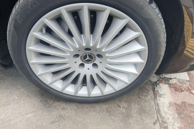 Used Mercedes-Benz S-Class 2019 S 320 L Prestige Edition Right Front Wheel Hub