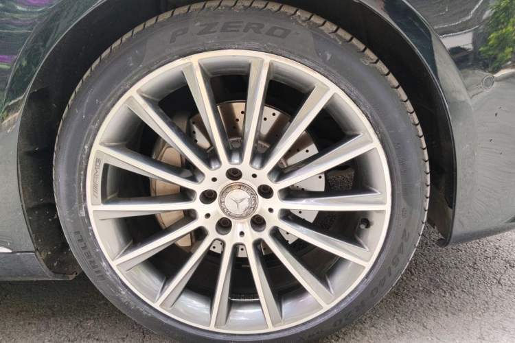 Used Mercedes-Benz S-Class 2019 S 320 L Right Front Wheel Hub
