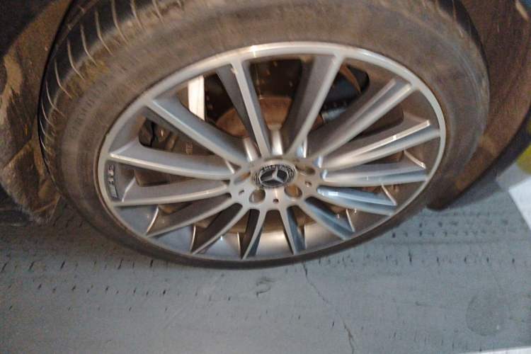 Used Mercedes-Benz S-Class 2019 S 450 L 4MATIC Right Front Wheel Hub