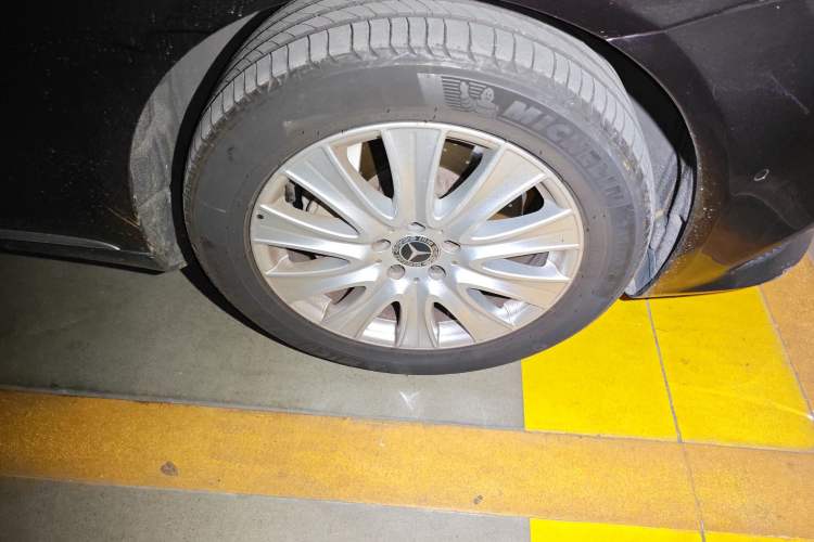 Used Mercedes-Benz S-Class 2019 S 320 L Right Front Wheel Hub