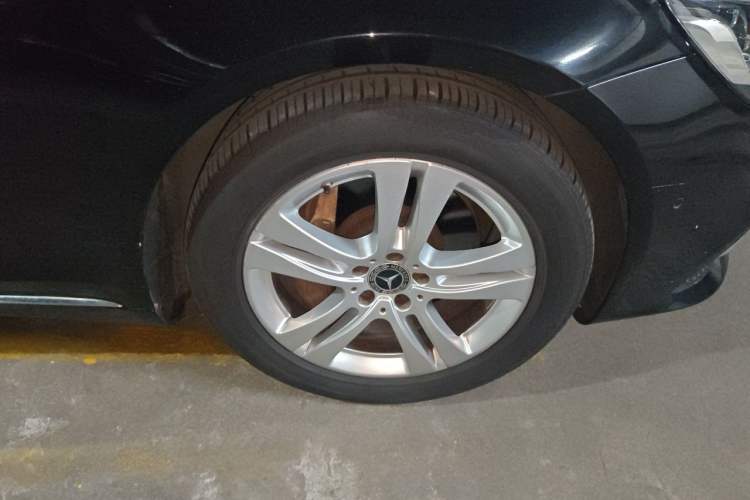 Used Mercedes-Benz S-Class 2019 S 350 L Executive Edition Right Front Wheel Hub