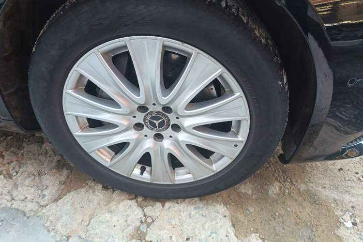 Used Mercedes-Benz S-Class 2019 S 320 L Right Front Wheel Hub