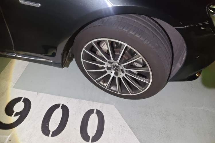 Used Mercedes-Benz S-Class 2019 S 350 L Prestige Model Ultimate Collection Right Front Wheel Hub