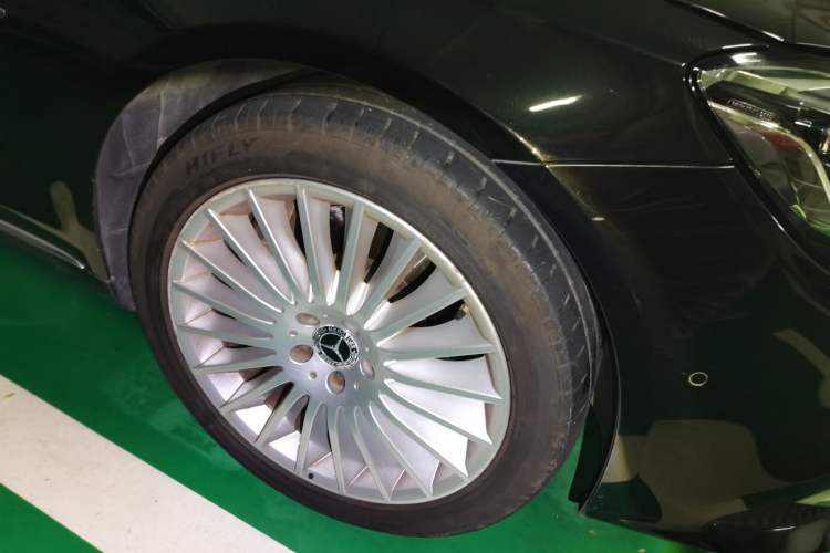 Used Mercedes-Benz S-Class 2019 S 350 L Prestige Model Ultimate Collection Right Front Wheel Hub