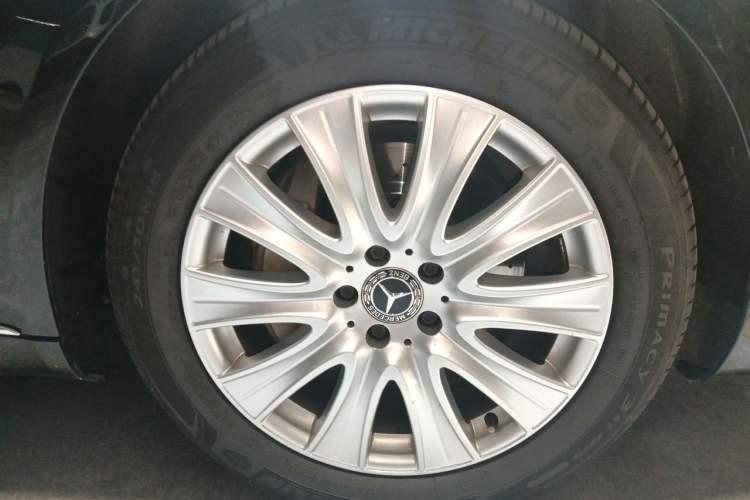 Used Mercedes-Benz S-Class 2019 S 320 L Right Front Wheel Hub