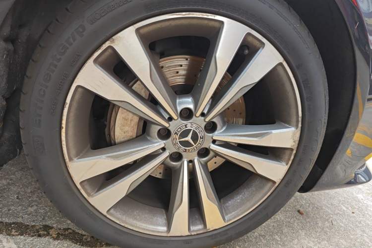 Used Mercedes-Benz S-Class 2019 S 350 L Luxury Model Right Front Wheel Hub