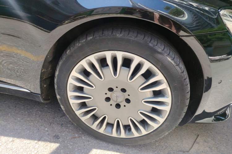 Used Mercedes-Benz S-Class 2019 S 350 L Executive Edition Right Front Wheel Hub