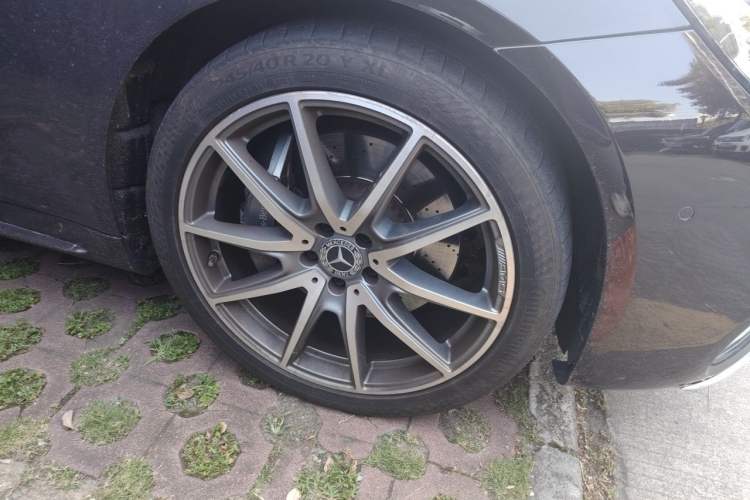 Used Mercedes-Benz S-Class 2019 S 450 L 4MATIC Exclusive Edition Right Front Wheel Hub