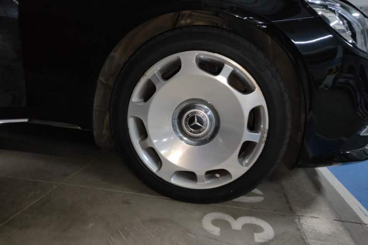 Used Mercedes-Benz S-Class 2019 S 350 L Luxury Model Right Front Wheel Hub