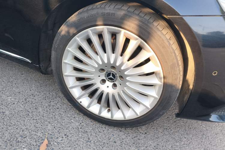 Used Mercedes-Benz S-Class 2019 S 320 L Right Front Wheel Hub