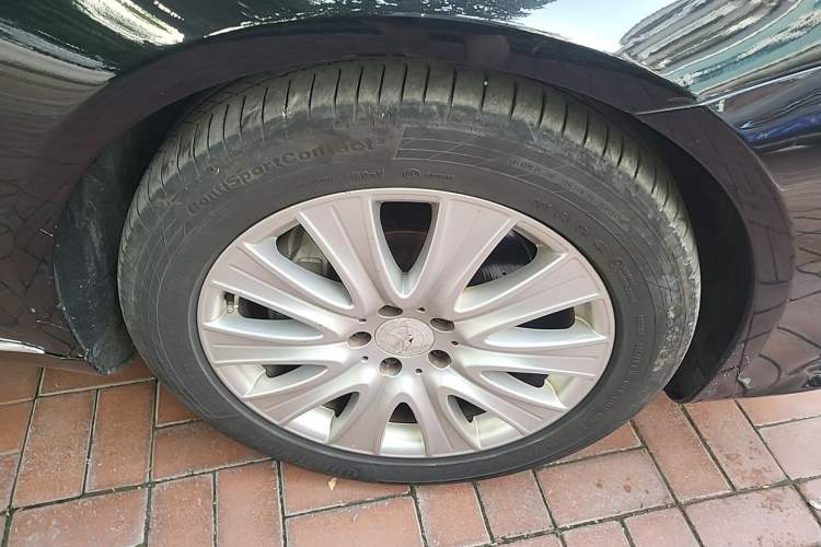 Used Mercedes-Benz S-Class 2019 S 320 L Right Front Wheel Hub