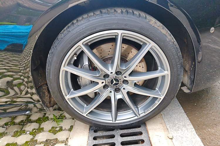 Used Mercedes-Benz S-Class 2019 S 450 L 4MATIC Exclusive Edition Right Front Wheel Hub