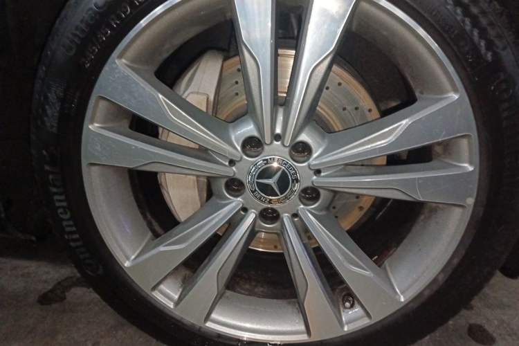 Used Mercedes-Benz S-Class 2019 S 350 L Luxury Edition Prestige Edition Right Front Wheel Hub