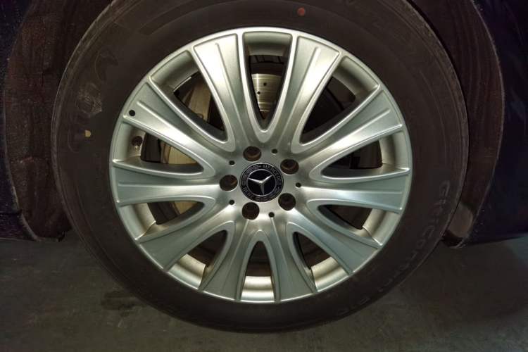 Used Mercedes-Benz S-Class 2019 S 320 L Right Front Wheel Hub