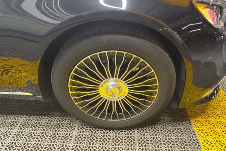 Used Mercedes-Benz S-Class 2019 S 320 L Right Front Wheel Hub