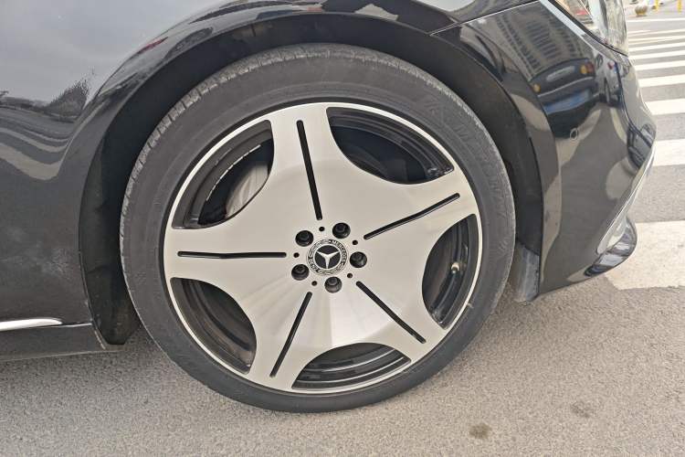 Used Mercedes-Benz S-Class 2019 S 320 L Prestige Edition Right Front Wheel Hub