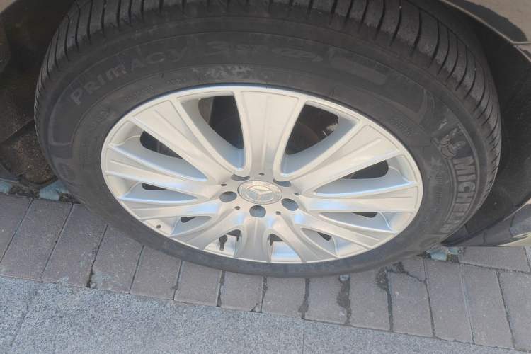 Used Mercedes-Benz S-Class 2019 S 320 L Right Front Wheel Hub