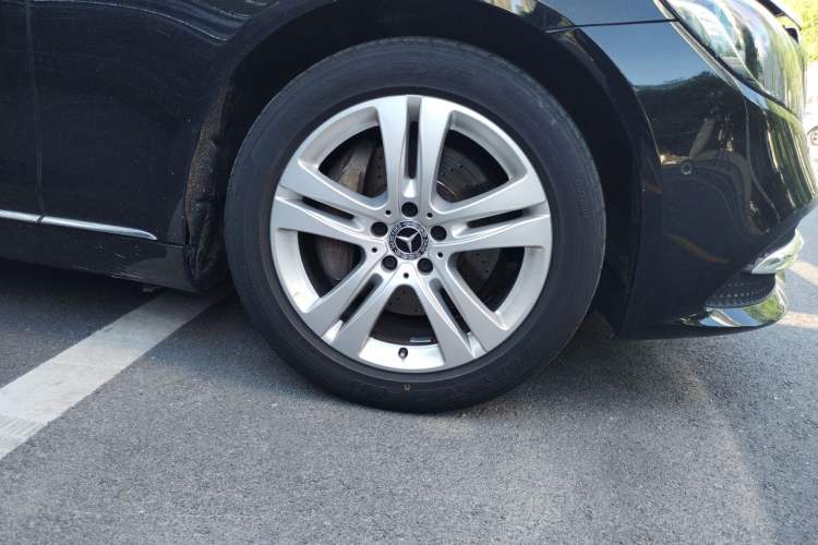 Used Mercedes-Benz S-Class 2019 S 350 L Executive Edition Right Front Wheel Hub