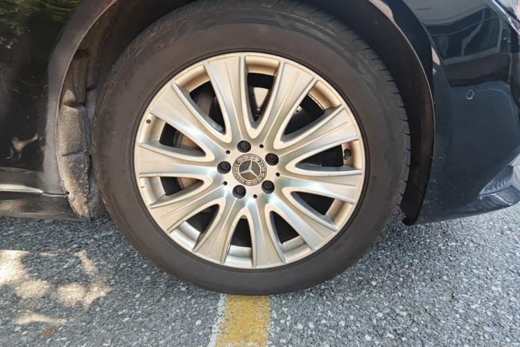 Used Mercedes-Benz S-Class 2019 S 320 L Right Front Wheel Hub