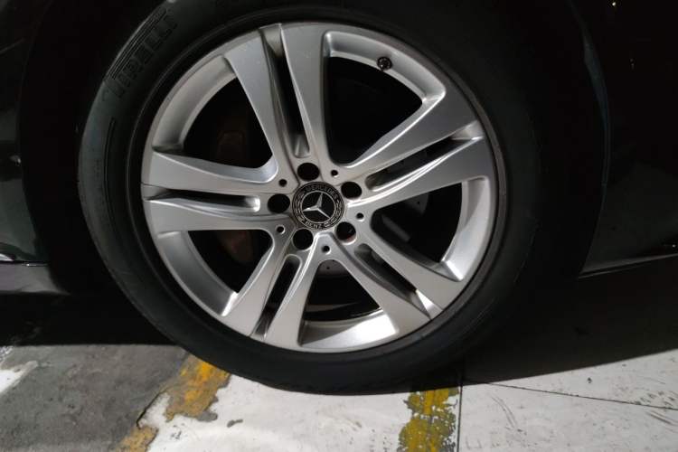 Used Mercedes-Benz S-Class 2019 S 350 L Executive Edition Right Front Wheel Hub