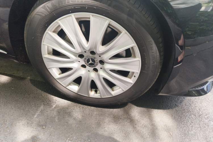 Used Mercedes-Benz S-Class 2019 S 320 L Right Front Wheel Hub