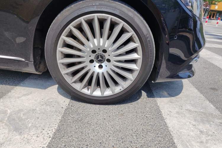 Used Mercedes-Benz S-Class 2019 S 320 L Right Front Wheel Hub