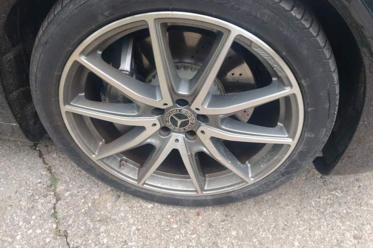 Used Mercedes-Benz S-Class 2019 S 450 L 4MATIC Exclusive Edition Right Front Wheel Hub