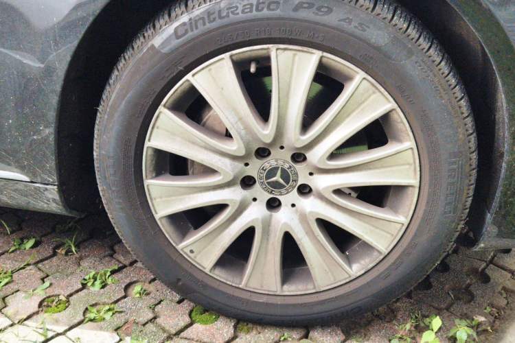 Used Mercedes-Benz S-Class 2019 S 320 L Right Front Wheel Hub