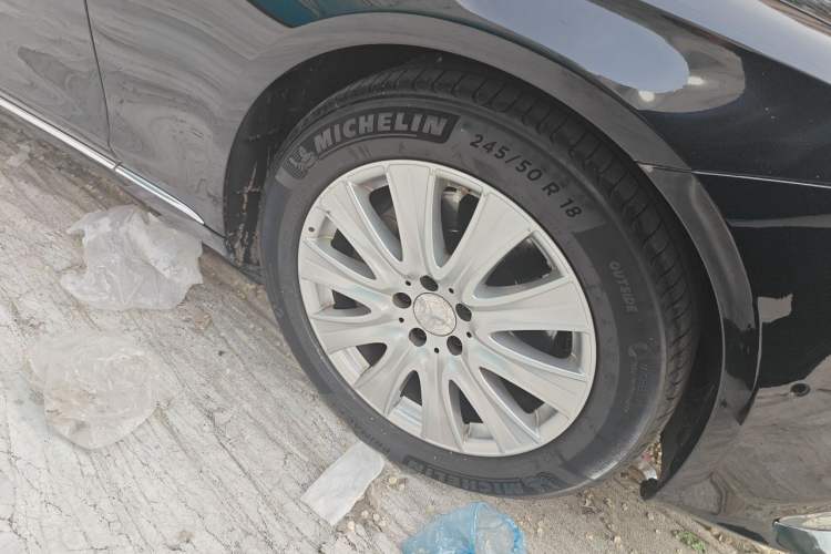 Used Mercedes-Benz S-Class 2019 S 320 L Right Front Wheel Hub