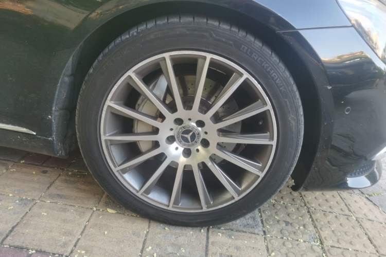 Used Mercedes-Benz S-Class 2019 S 350 L Luxury Edition Prestige Edition Right Front Wheel Hub