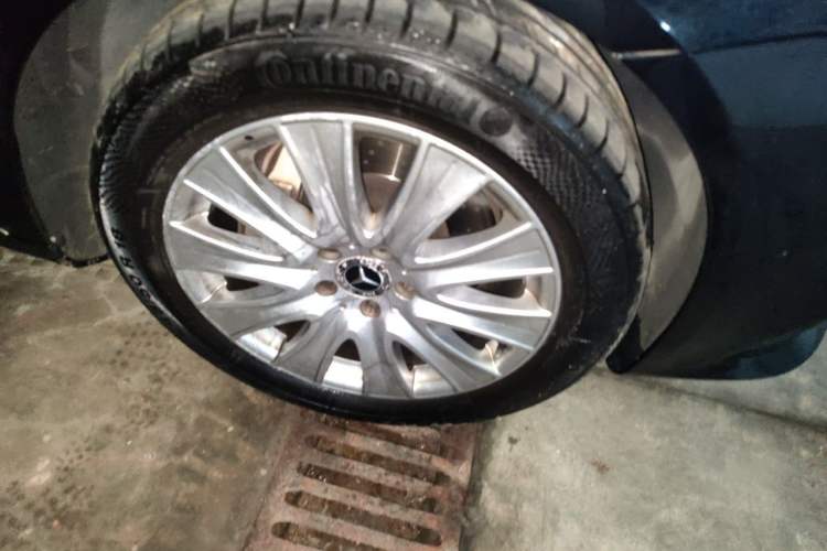 Used Mercedes-Benz S-Class 2019 S 320 L Right Front Wheel Hub
