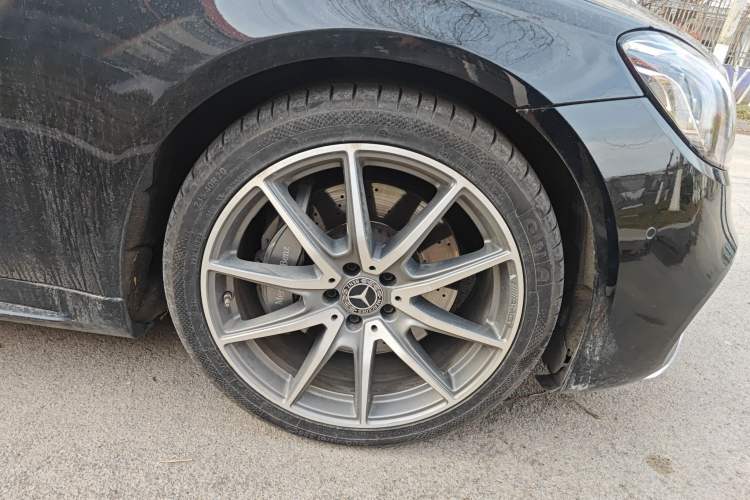 Used Mercedes-Benz S-Class 2019 S 450 L 4MATIC Exclusive Edition Right Front Wheel Hub